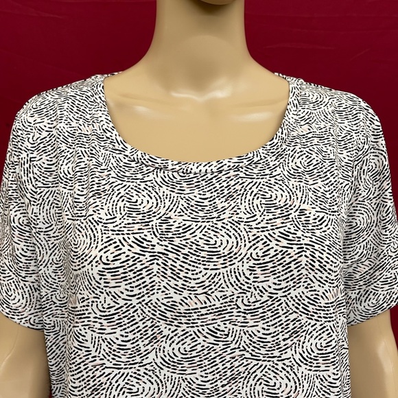 Ivanka Trump Black and White Block Scallop Print Gold Bar Blouse size XL - Picture 2 of 7